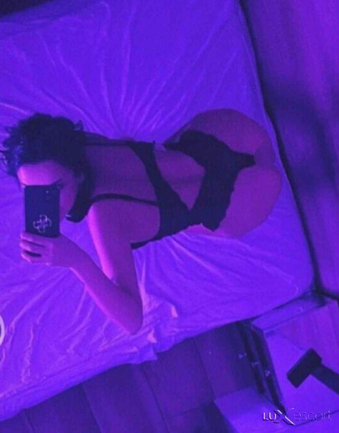 Който иска среща на момента нека ми се обади😘😋😝🤑 -  снимка 3