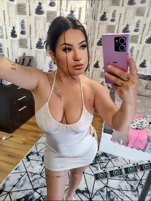 Богинята на френската🦂📸 -  снимка 0