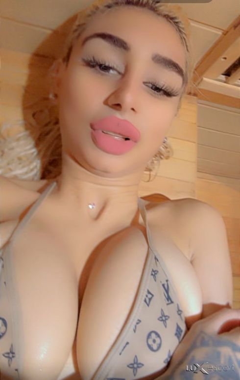 Твоето Русо Бонбонче💋😈🥰💸 -  снимка 1