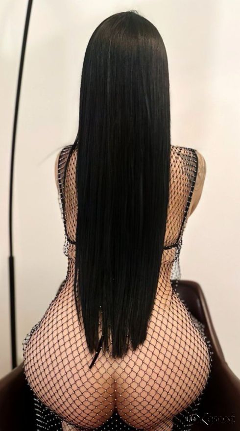 Sexy brunette 💦 -  снимка 0