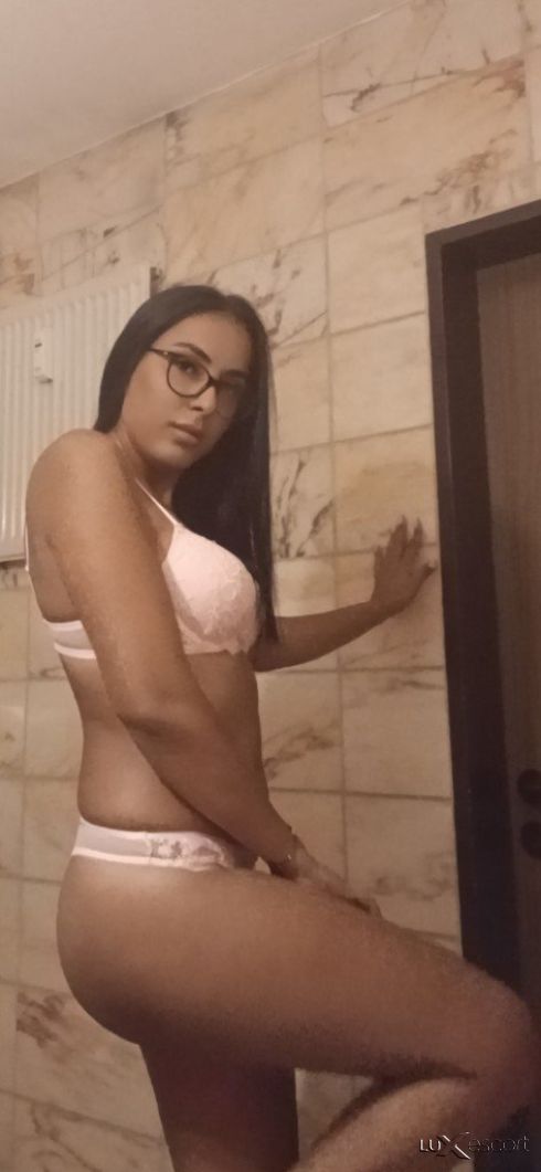 Karolina -  снимка 2