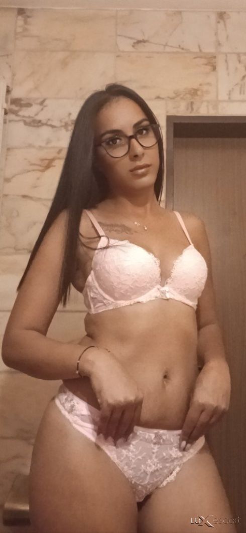 Karolina -  снимка 3