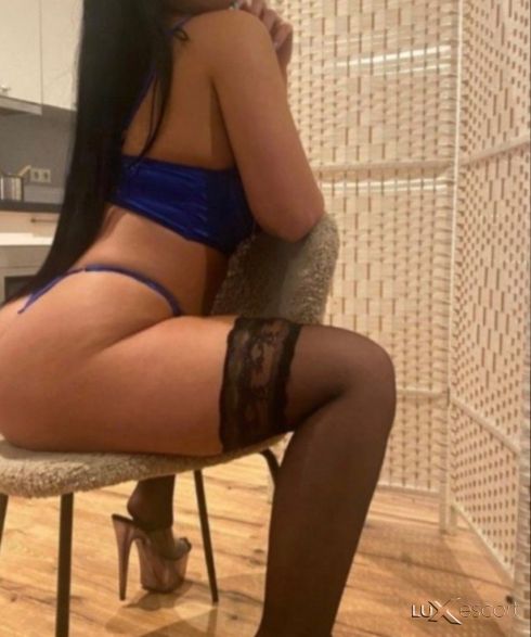 Brunette Girl -  снимка 2