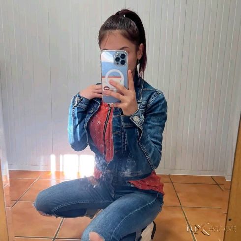 Нещо Малко Тясно и Опасно Нова във Града и във Бранша -  снимка 1