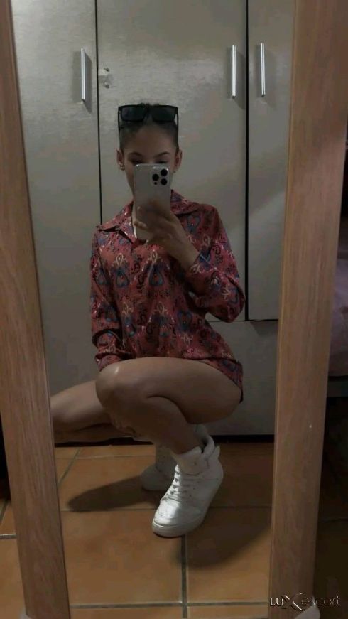 Нещо Малко Тясно и Опасно Нова във Града и във Бранша -  снимка 2