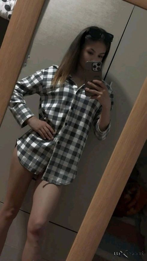 Нещо Малко Тясно и Опасно Нова във Града и във Бранша -  снимка 4