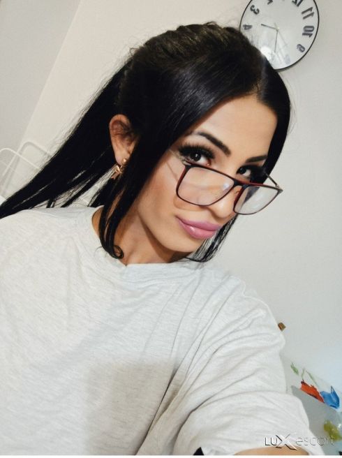 ДЪЛБОКО ГЪРЛО ЛИГИ И СЪЛЗИ Нова  ела и опитай ТРАНССЕКСУАЛНА 🥵 -  снимка 1