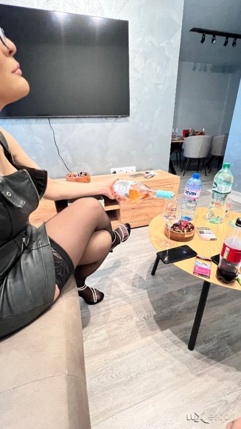 Секси Дама на 40 години предлага -  снимка 2