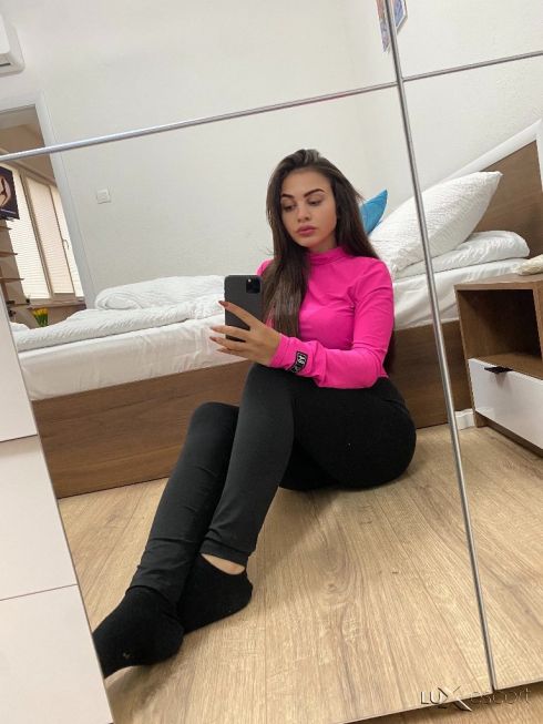 Малка и сладка 😜 Екстра в цената -  снимка 0