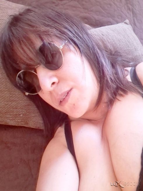 Много искам х.я да ти притискам с ГОЛЕМИТЕ СИ ЦИЦИ -  снимка 1