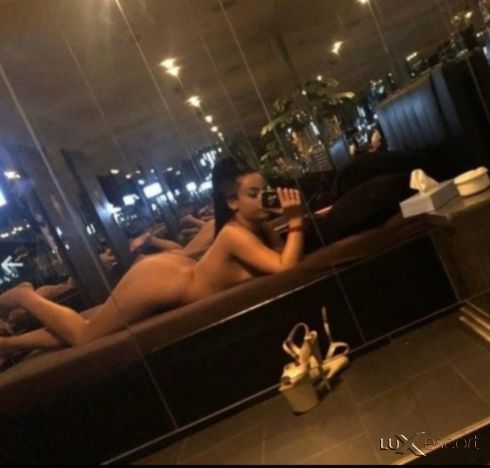 Здравейте Казвам се Симона -  снимка 0