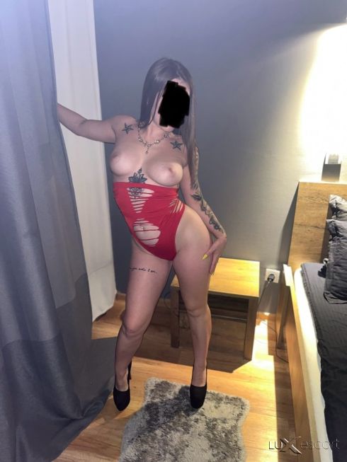 Brutal Brunette ❤️ -  снимка 2