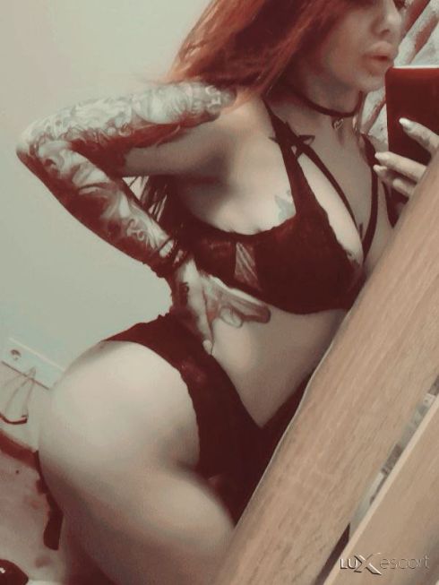 Огън момиче -  снимка 0