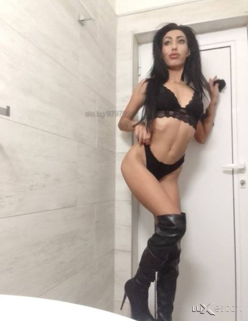 Диона мокра и възбудена Студентка 💯% Реална!!!📲🔞🫦 -  снимка 2