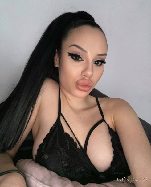 Small Pussy🫦 -  снимка 0