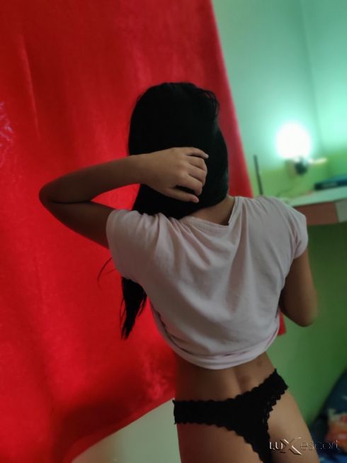 🤤🍇😈Вики е тук😈🍇🤤 -  снимка 0