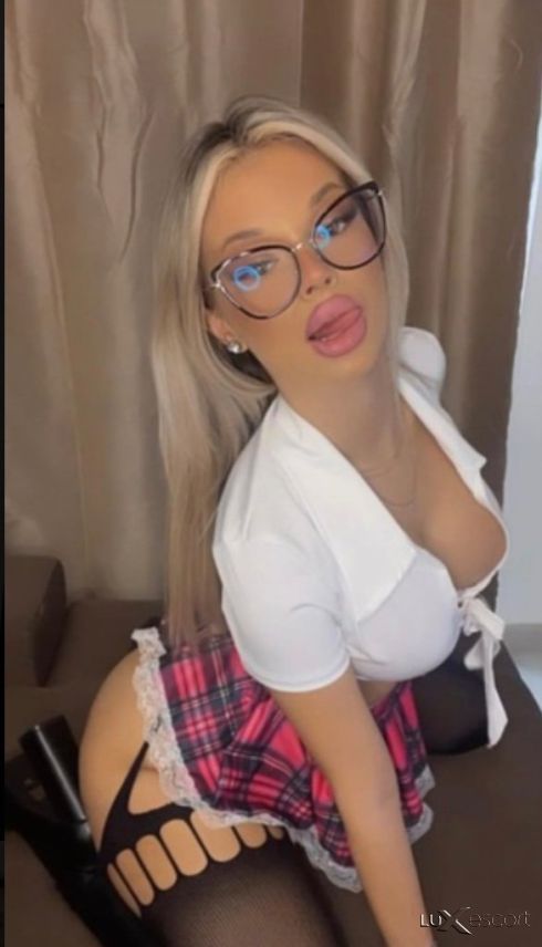 TOP ESCORT -  снимка 1