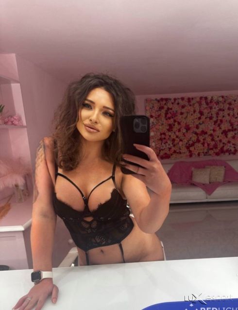 ИСКАМ ГО ЦЕЛИЯ 🫵🤍 -  снимка 0