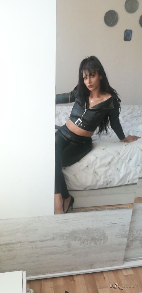 Роси 30мин100лв ,бдсм Писинг / Златен душ -  снимка 9