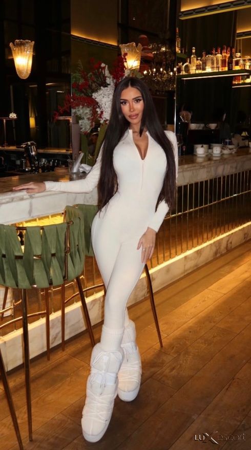 Русская модель снова - What s App -  снимка 0