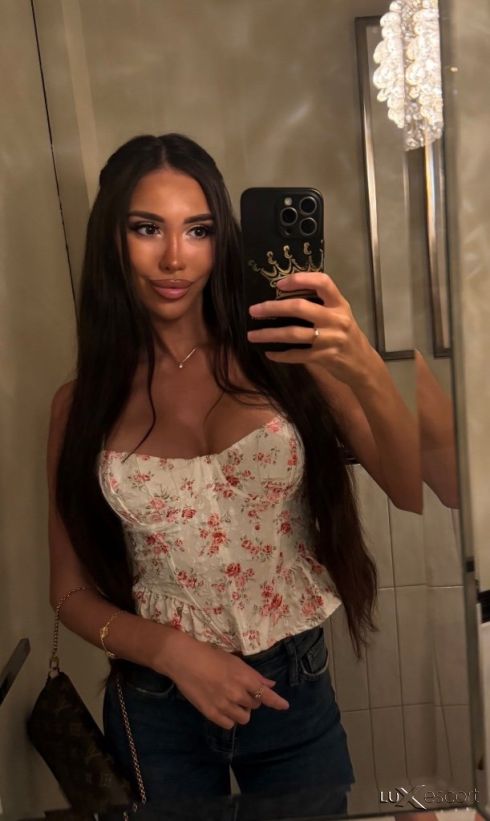 Русская модель снова - What s App -  снимка 3