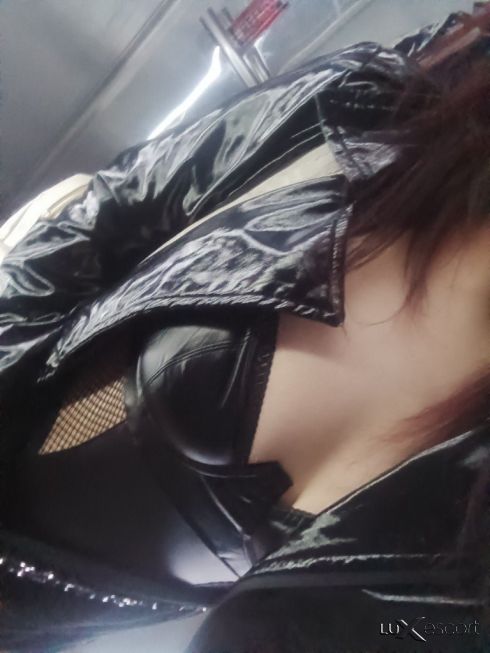 Свирка в кола 40 лв със кондом  70 лв без -  снимка 3