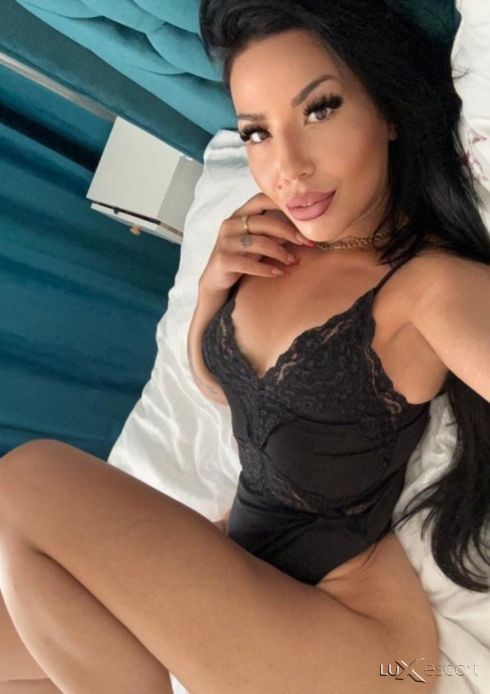 Тук съм 🥰 -  снимка 0
