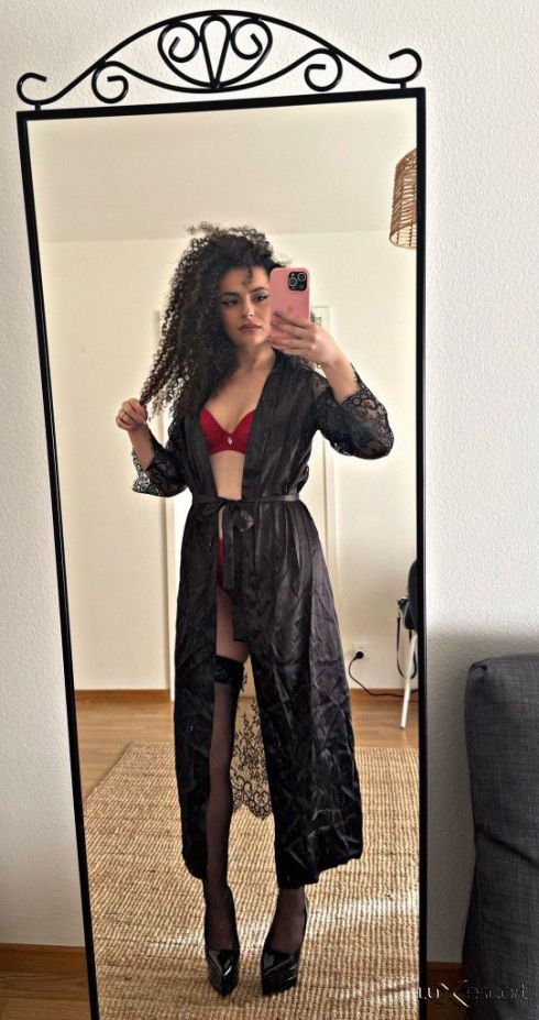 Naughty new Italian girl 🇮🇹🥵 -  снимка 0