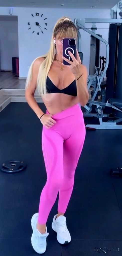 Alexa Секси и фитнес инструкторка -  снимка 0