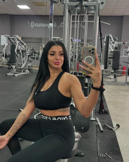 Sisi -  снимка 1