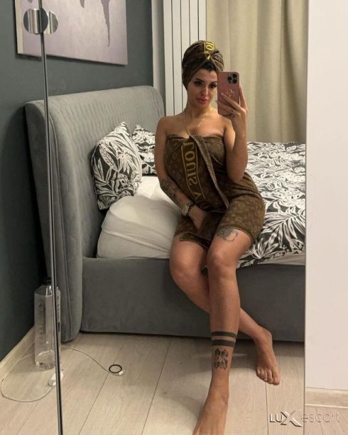 Sisi -  снимка 3