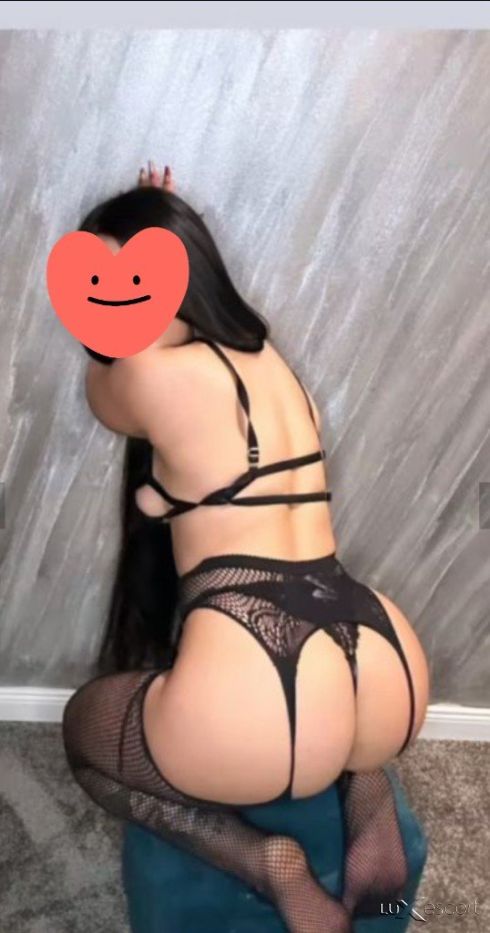 Огнена брюнетка -  снимка 3