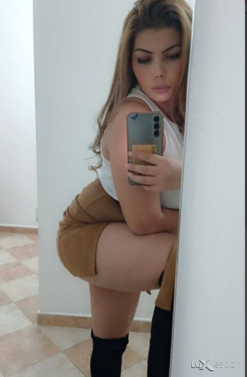 Vip Eskort Vsichko bes kondom -  снимка 0