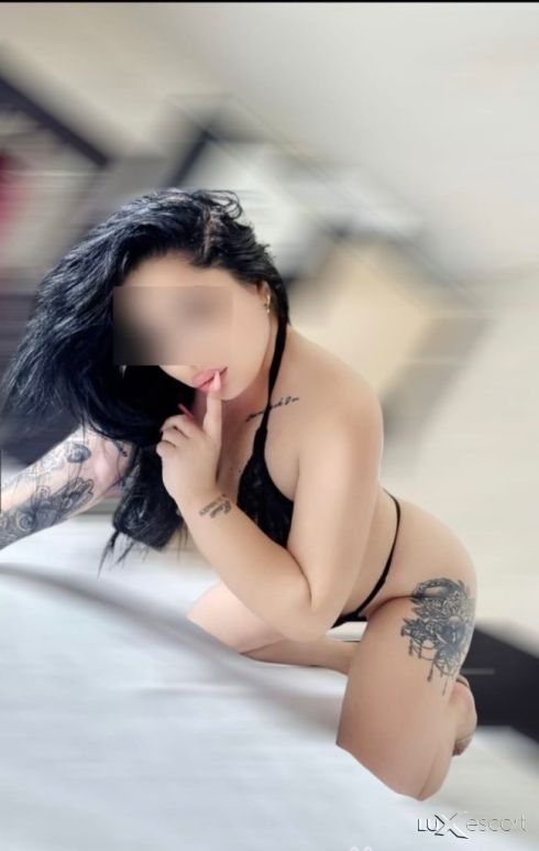 Sexy brunette -  снимка 0