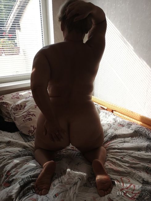 HOT DEVIL MILF -  снимка 2