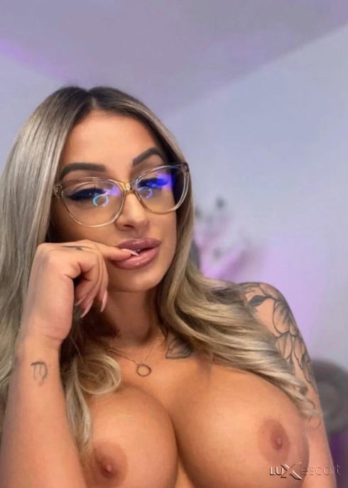 HOT GIRL! 💦 New in town💋😋 -  снимка 11