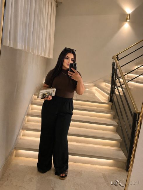 Escort 😘 -  снимка 0