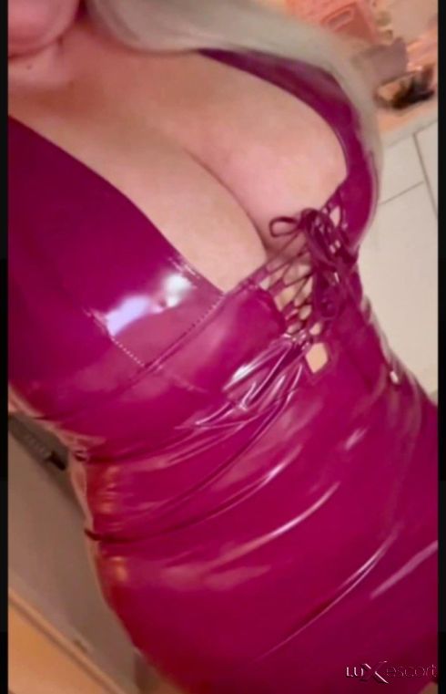 Горещо момиче -  снимка 0