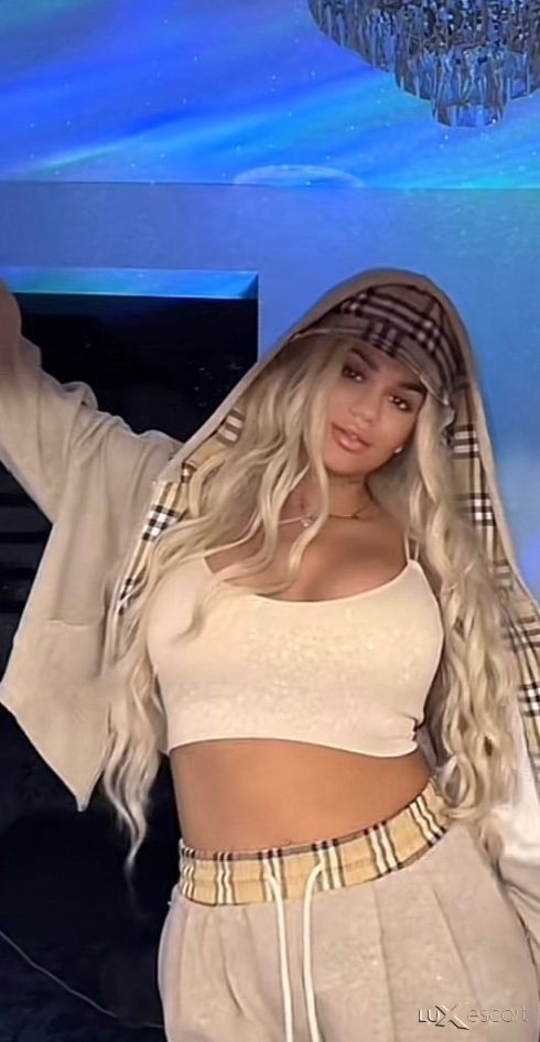 Шепот на желания 🌌 -  снимка 4