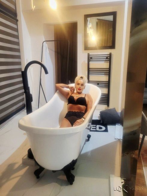 Имам приятелка за троика -  снимка 5