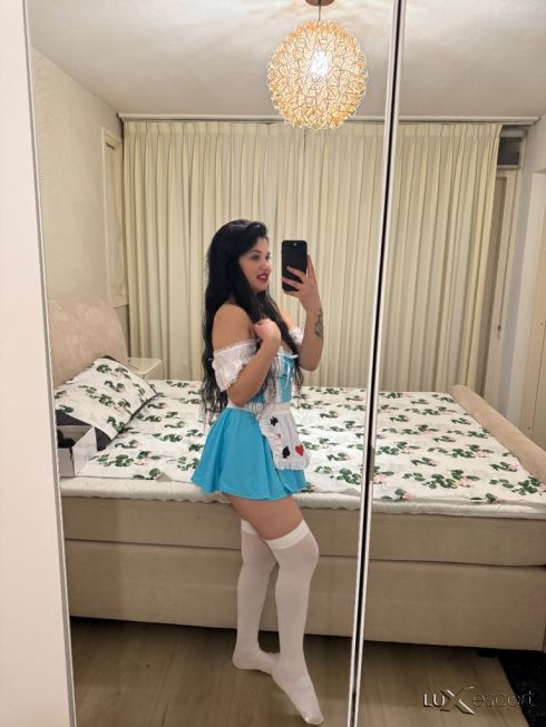 New  top escort -  снимка 0