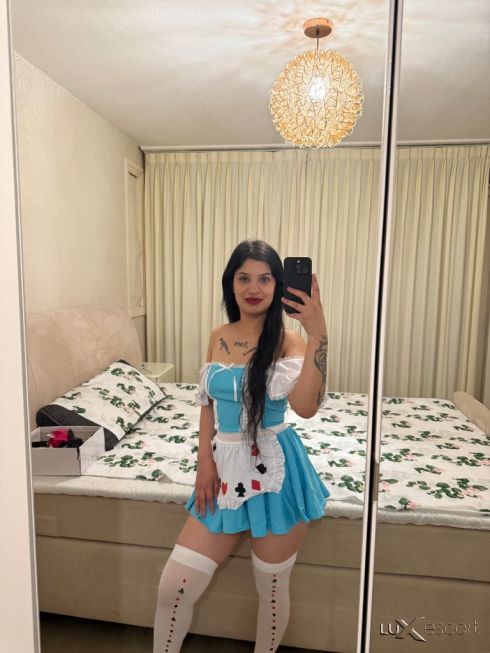 New  top escort -  снимка 1