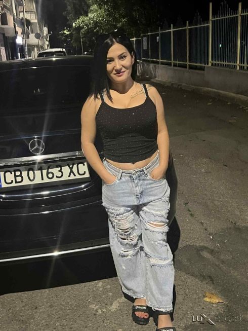 Naughty brunette 🤪 -  снимка 2