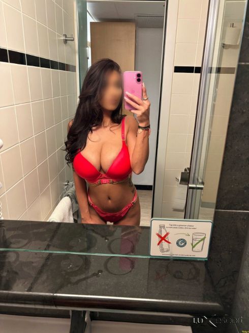 ᴾʳᵒᶠᵉˢˢⁱᵒⁿᵃˡ☆ESCORT -  снимка 1