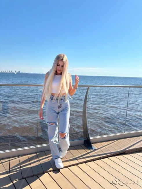 Elizabet 🔞 -  снимка 0