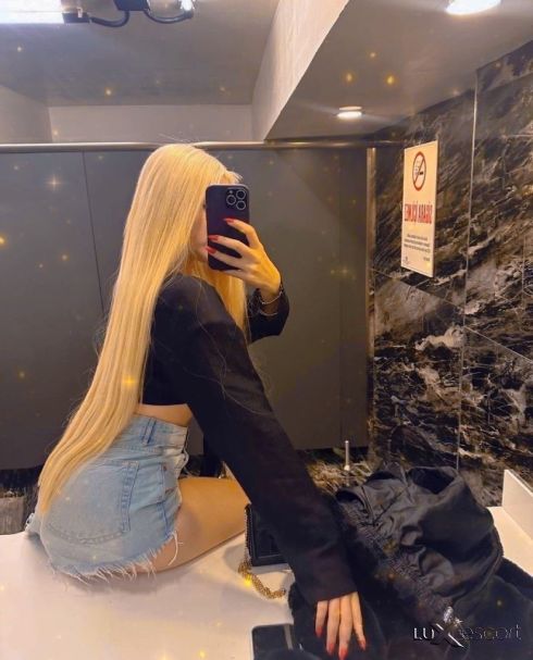 Elizabet 🔞 -  снимка 1