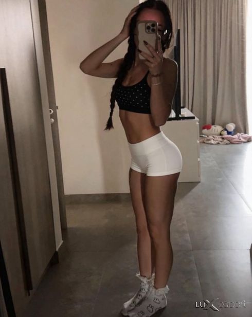 🔞Larisa🔞 Class Brunette -  снимка 1