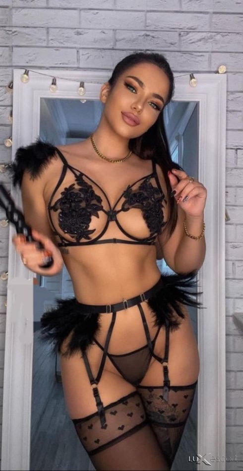Ела и ме изчукаи 🥵 -  снимка 0
