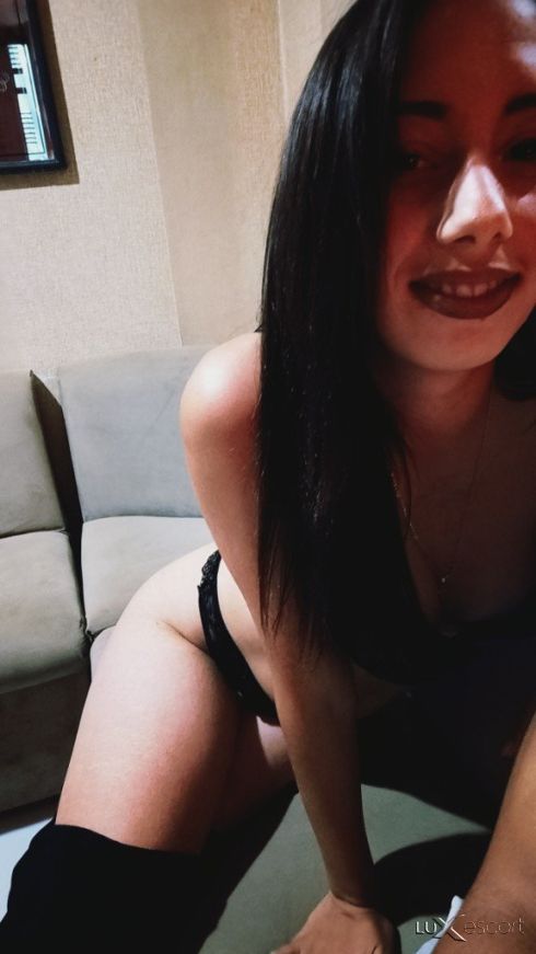 Твоята Господарка👑☺️💓GRANDE💓☺️👑 -  снимка 2