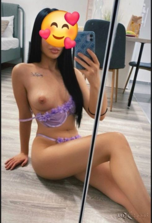 Масаж,и още нещо👄🫦 -  снимка 1